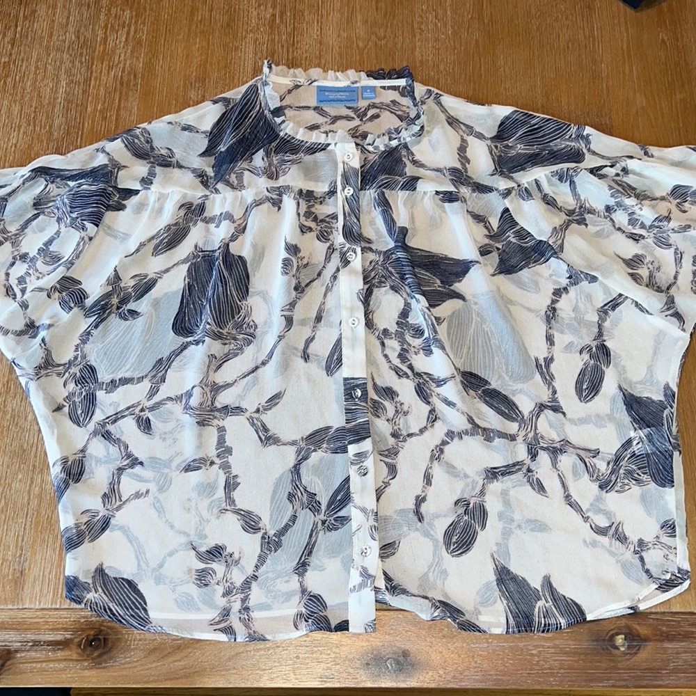 Vera wang blouse. Size S. NWOT.